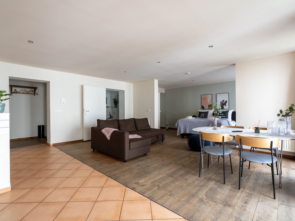 Schoenhouse Apartments 34/50