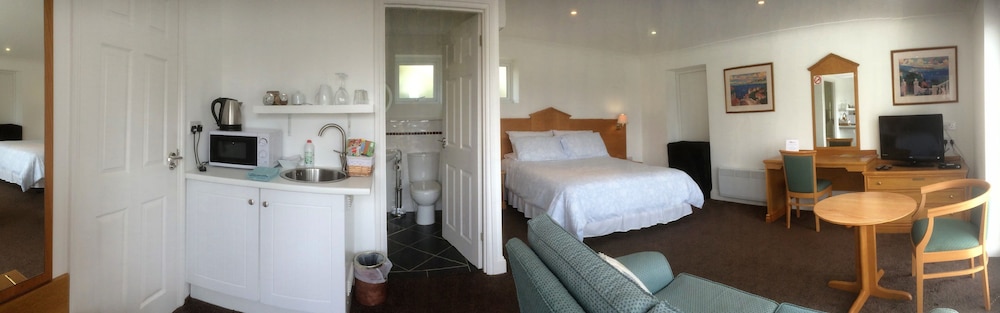 Gosfield Lake Resort 12/50