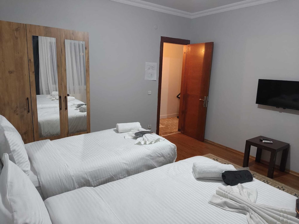 PRESIDENTIAL, SUITE
