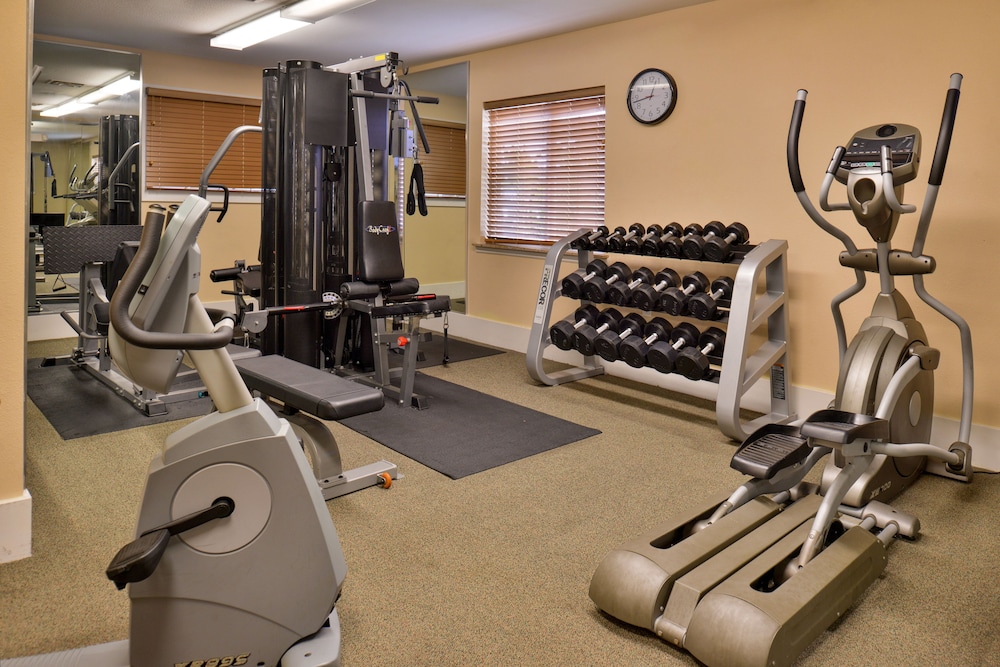 Candlewood Suites Lafayette- River Ranch 26/58