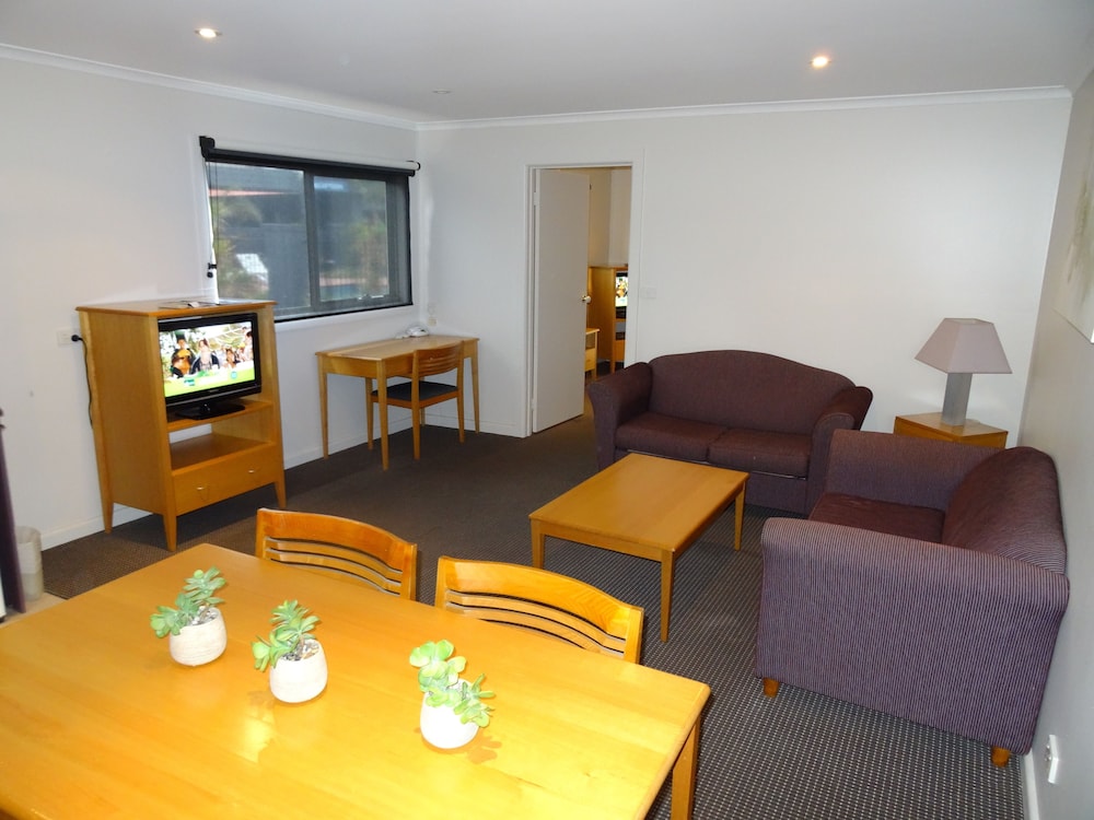 Sunshine Motor Inn 32/42