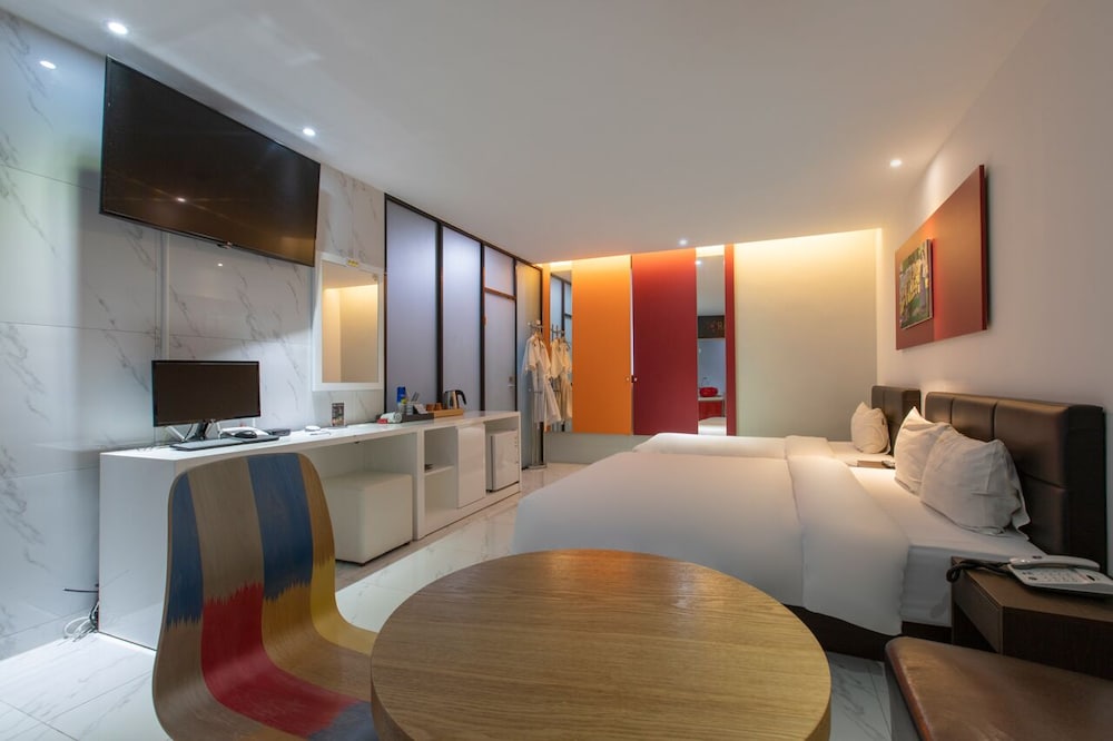 Pentastar Hotel 14/30