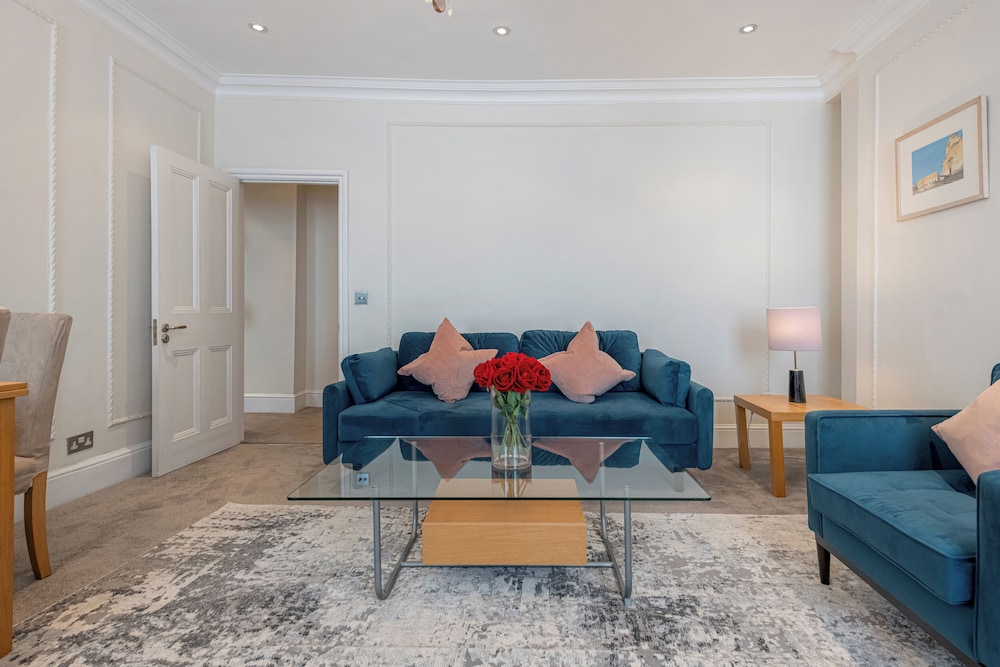 17 Hertford Street 21/42