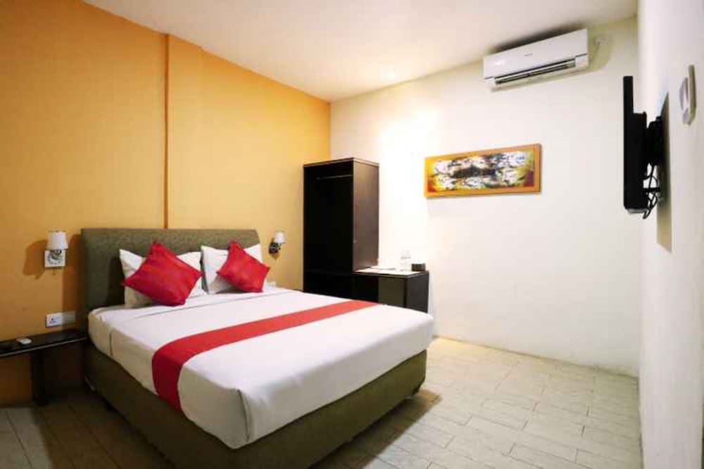 Blitz Hotel Batam Near Sultan Mahmud Ri'ayat Shah 10/31