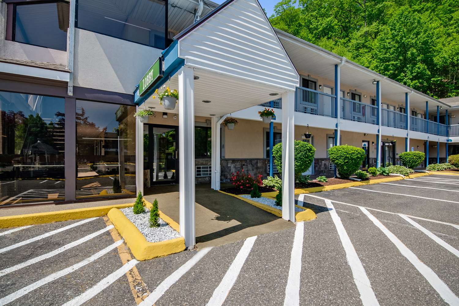 Americas Best Value Inn Torrington Ct 17/19