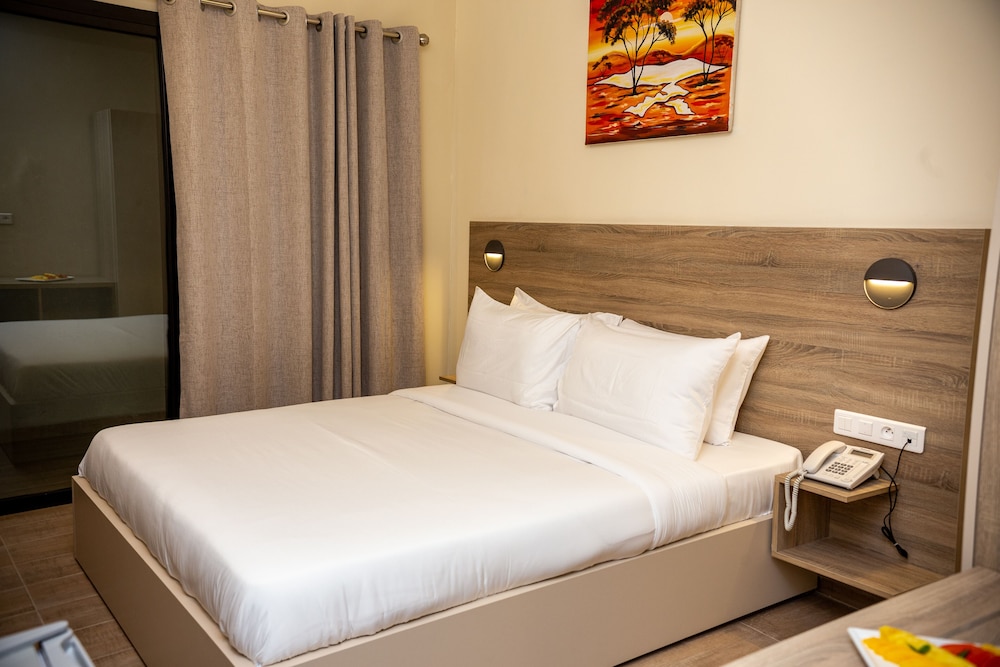 Hotel Silver Moon CI 21/68