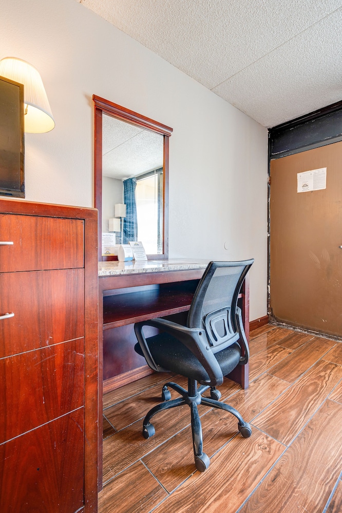 Days Inn by Wyndham Nashville Saint Thomas West Hospital 37/46