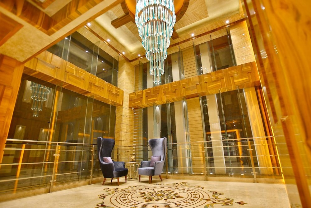 Regenta Central The Crystal 14/50