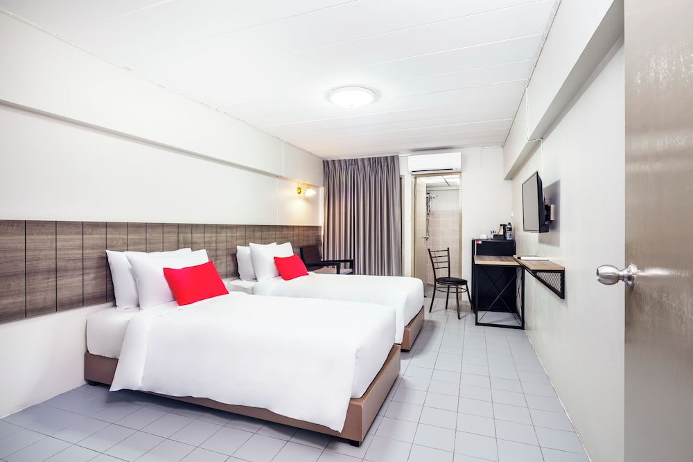 Family, 1 King and 1 Single Beds, No Parking