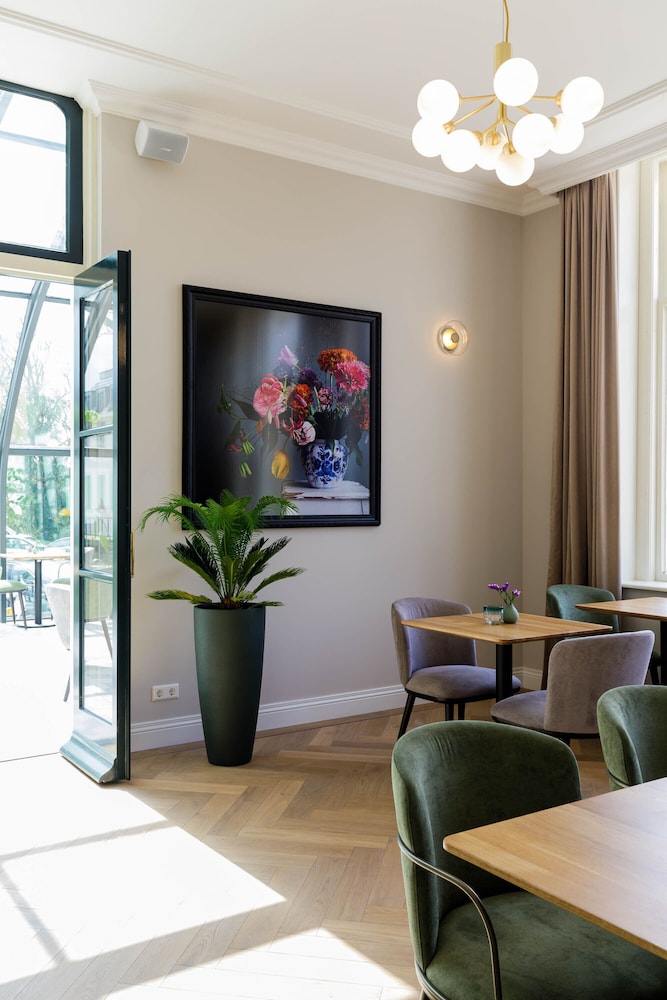 Hotel Flora Batava 32/50