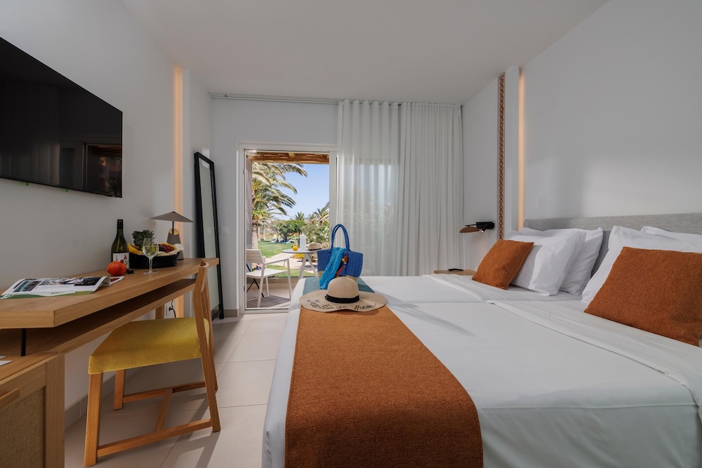 Anissa Beach and Village Hotel 26/80