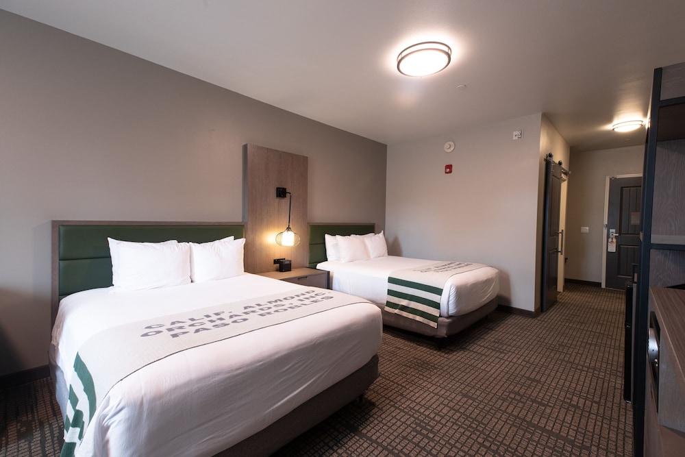 Oxford Suites Paso Robles 23/54