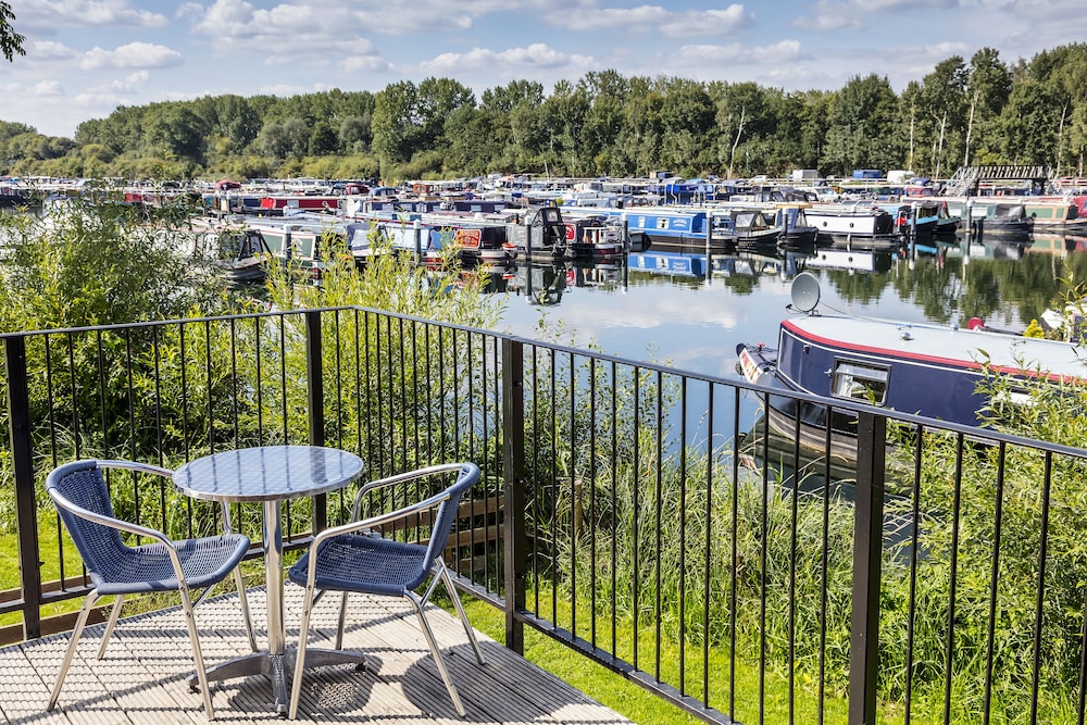 Roydon Marina Village Hotel 39/49