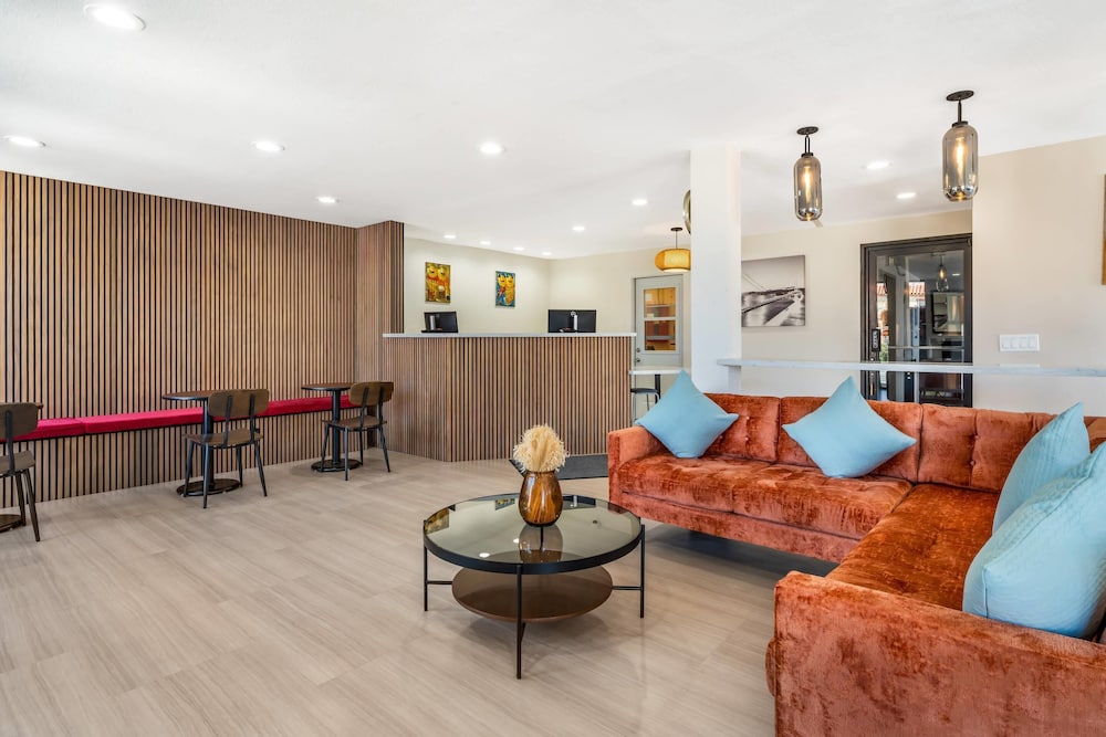 La Luna Inn 32/49