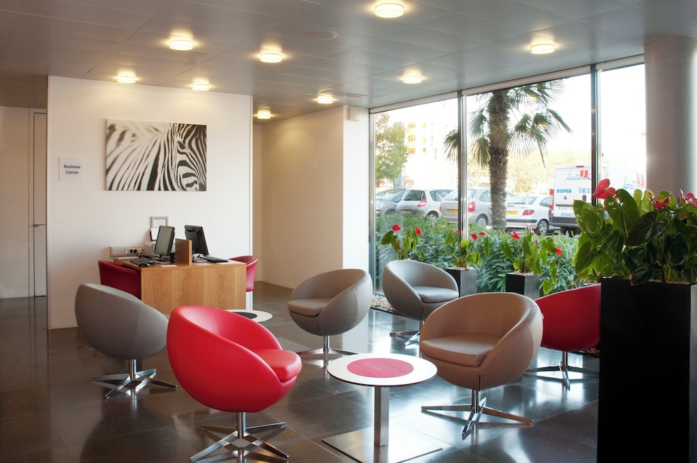 HOLIDAY INN EXPRESS SAINT NAZAIRE 45/76