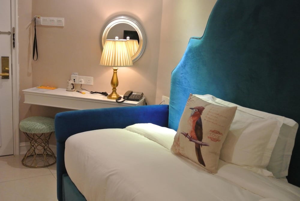 1 Day Car Hotel Station 18 27/38