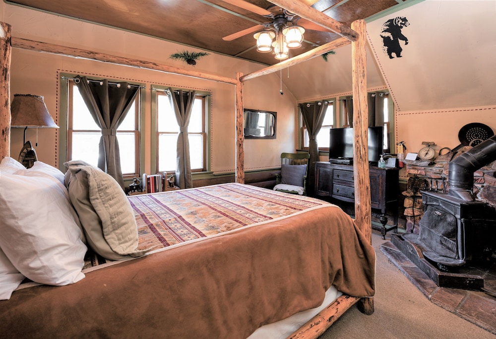 Gold Mountain Manor 12/48