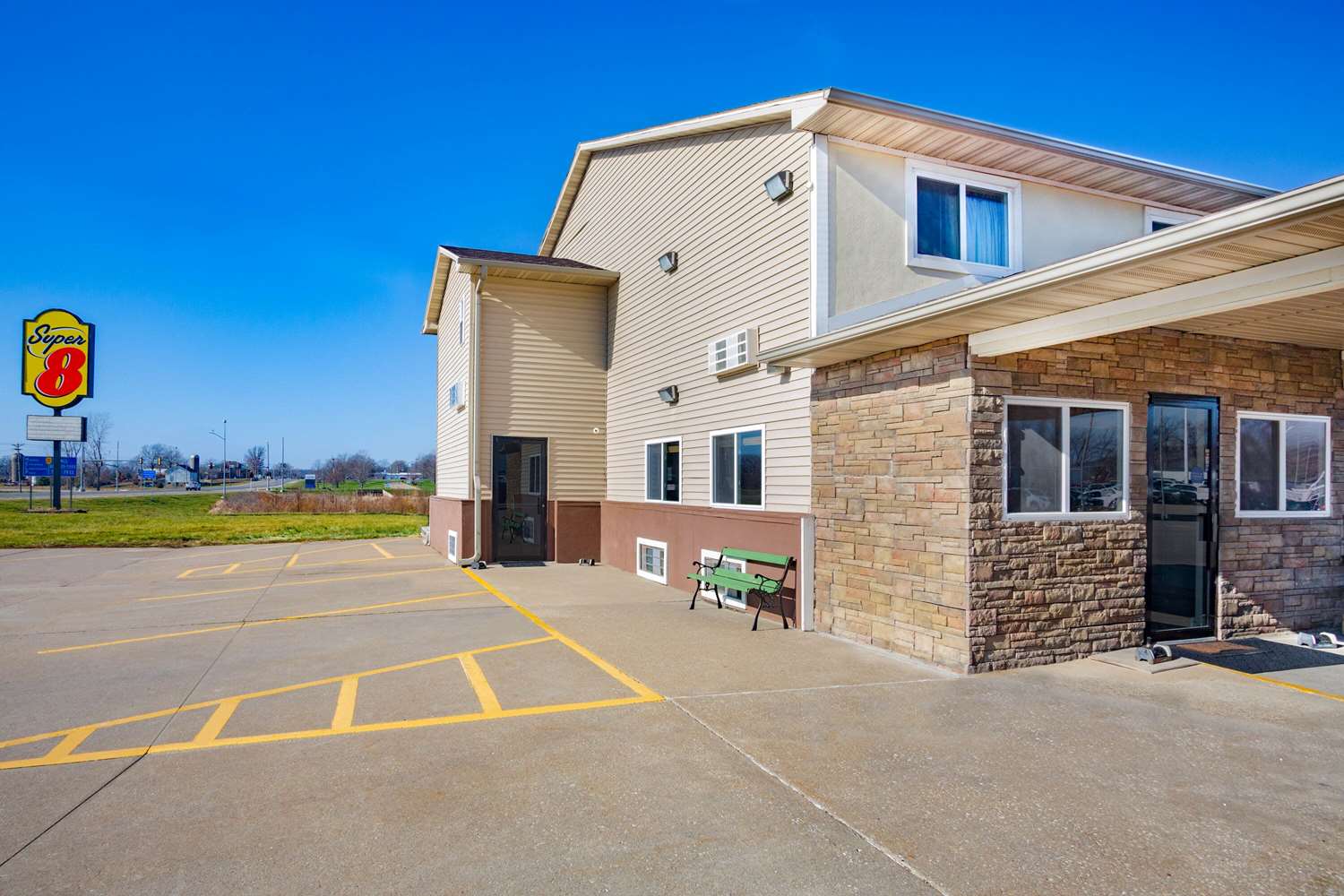 Super 8 by Wyndham Fort Madison 18/21