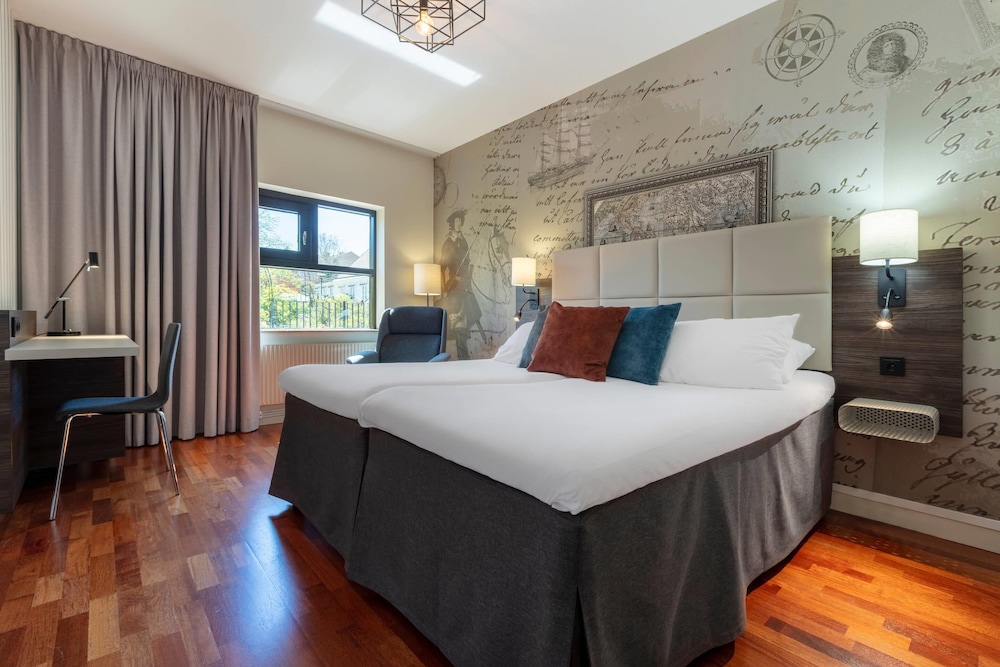 Compact, Double Bed