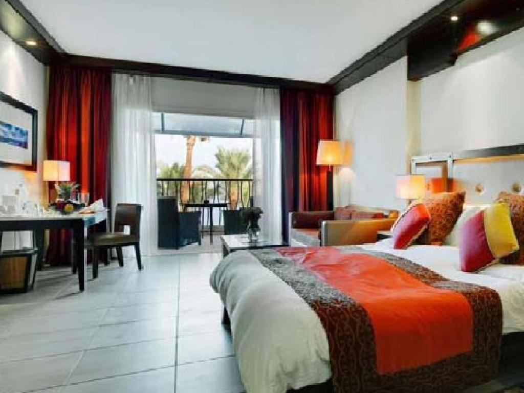Club Rotana, Suite