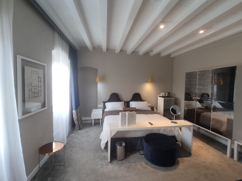 Xii Century Heritage Hotel 22/66