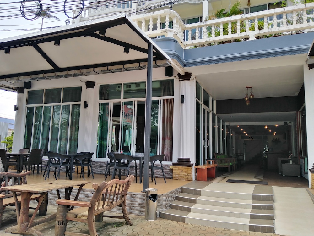 Pimpimarn Beach Hotel 41/66