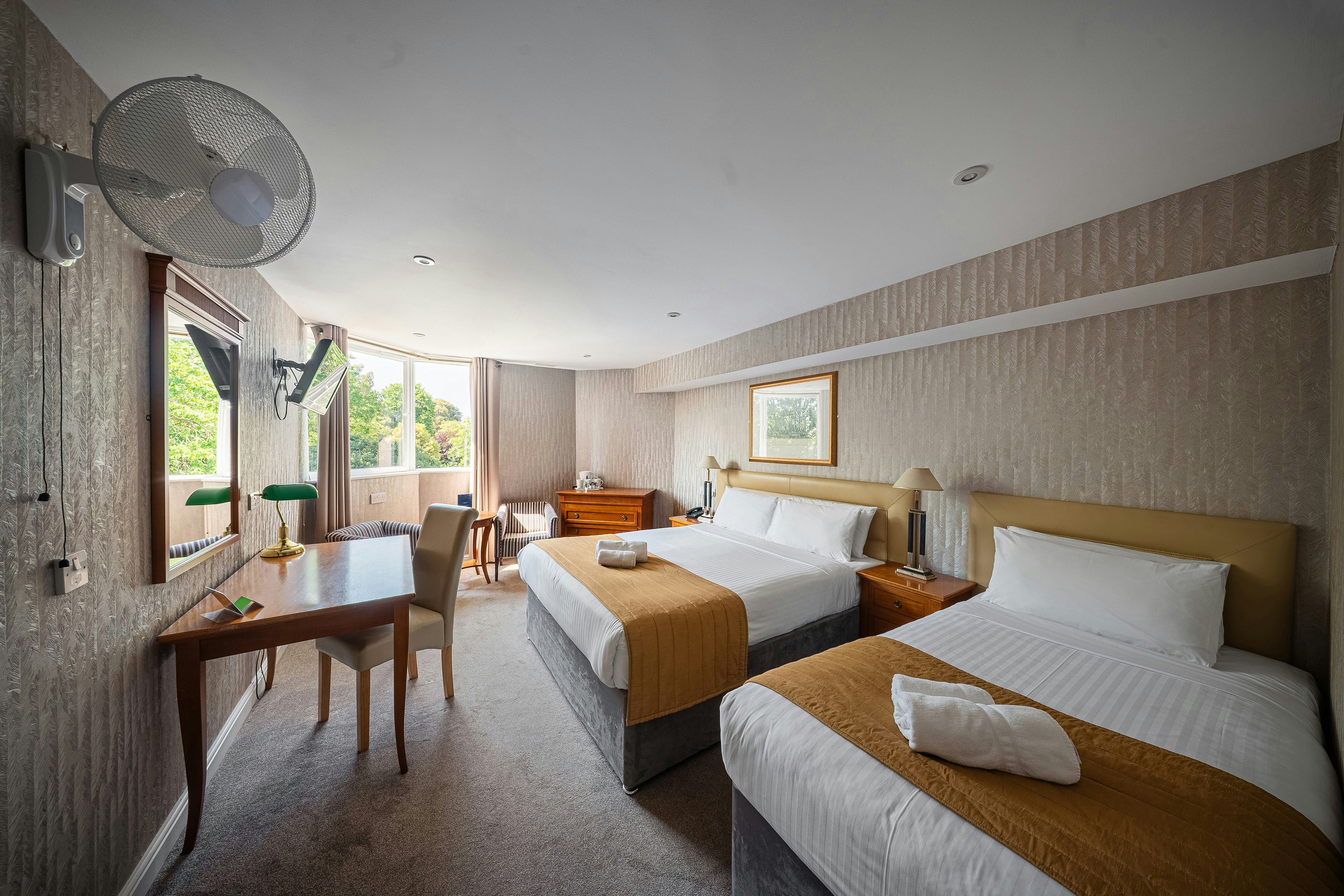 THE CLARENDON HOTEL 13/50