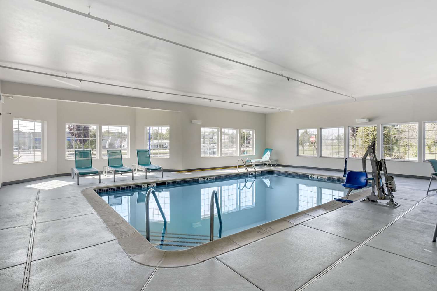 Comfort Inn & Suites Harrisburg-Hershey North 17/24