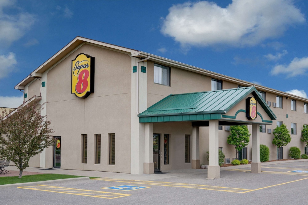 Super 8 By Wyndham Willmar 2/18