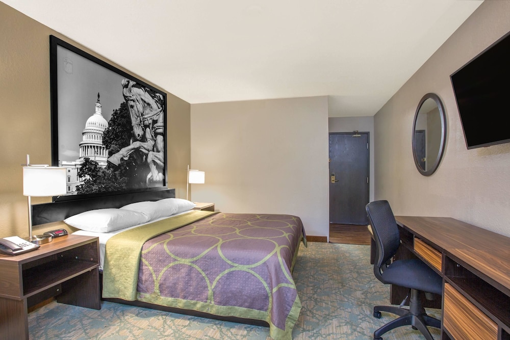 Super 8 by Wyndham Waldorf 8/15