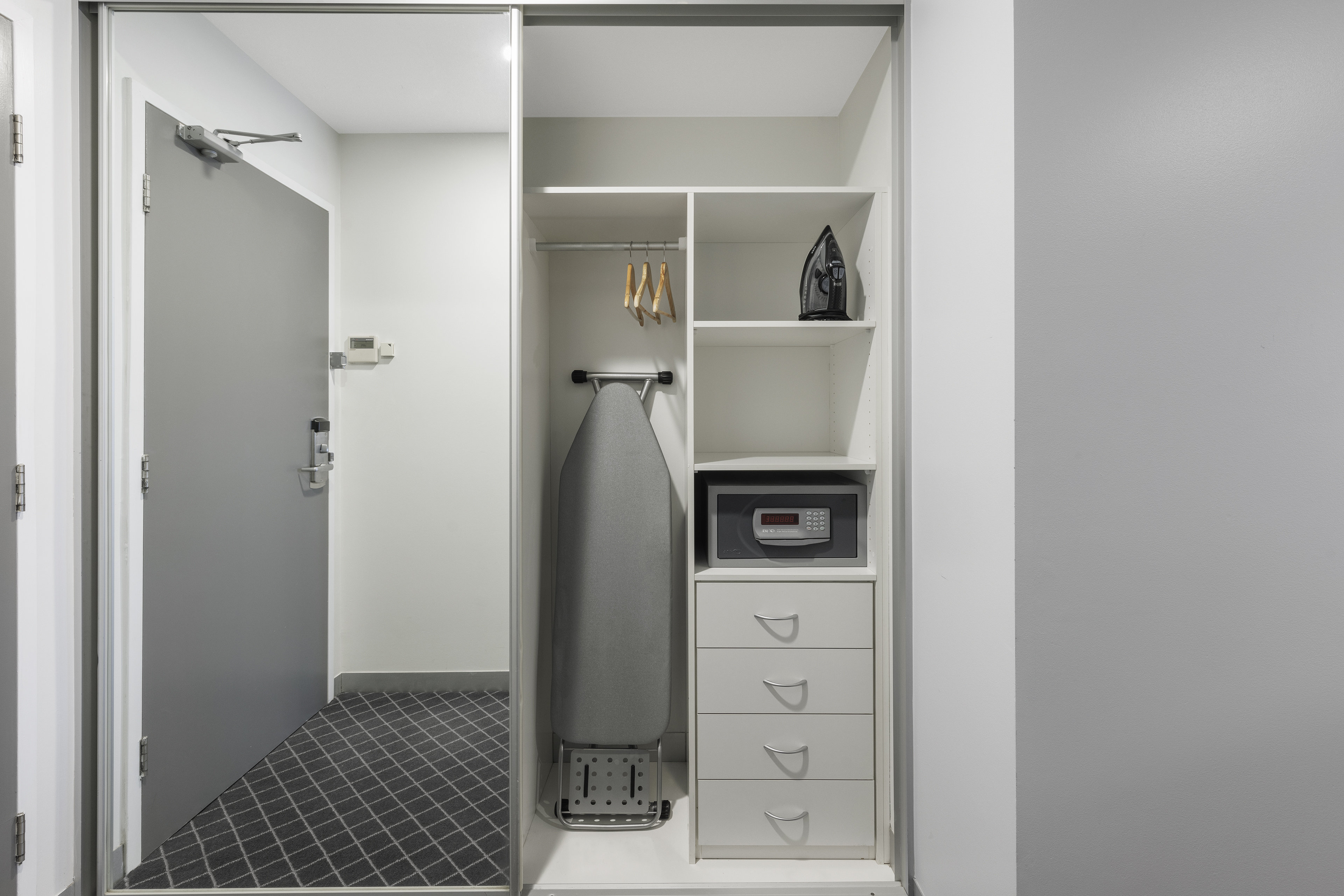 Holiday Inn & Suites Sydney Bondi Junction 34/49