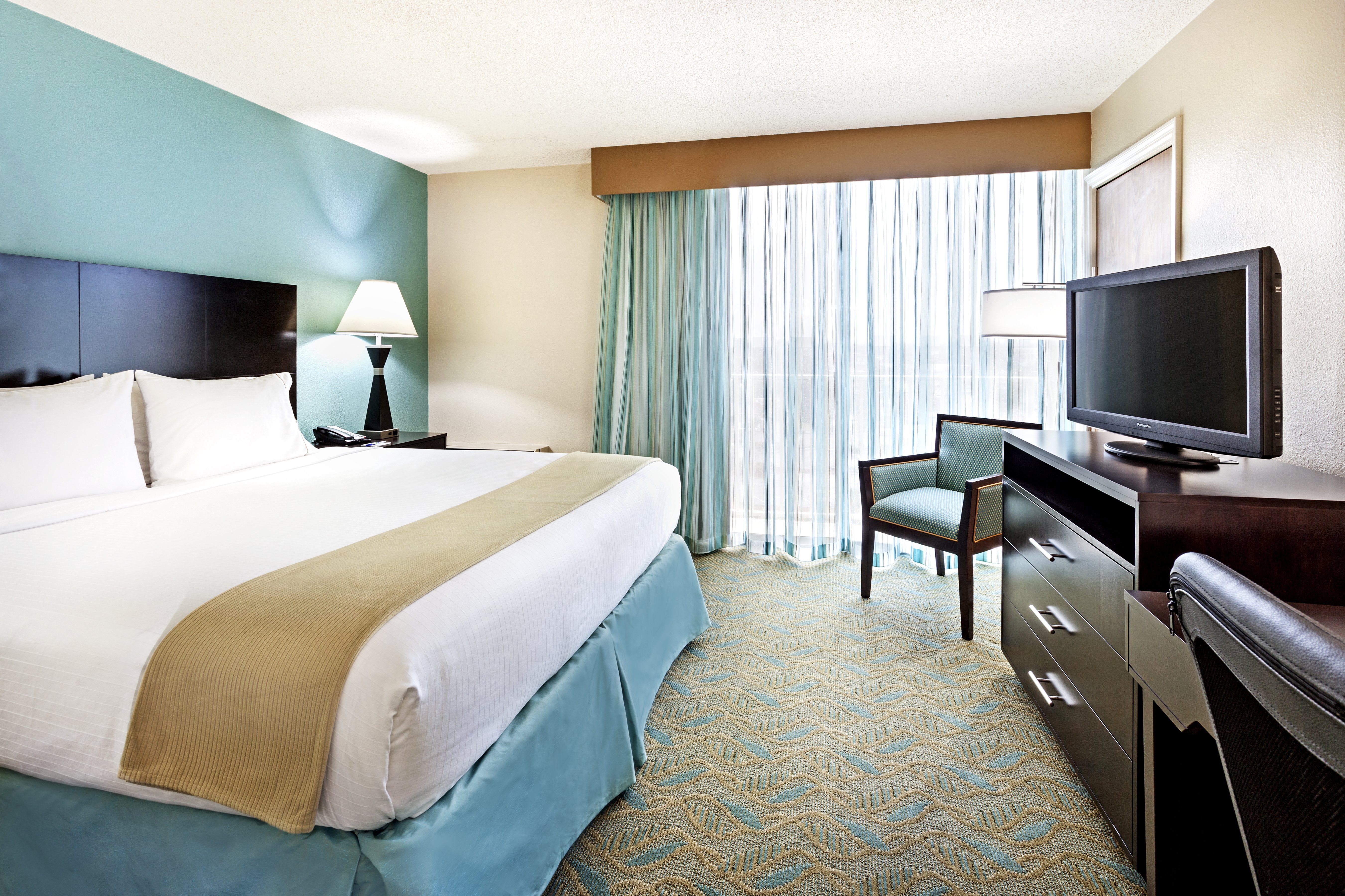 Holiday Inn Express & Suites Charleston Dwtn - Westedge, an IHG Hotel 10/34