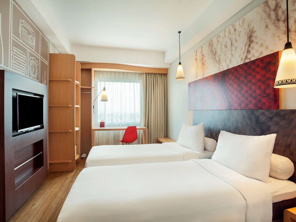 IBIS YOGYAKARTA ADI SUCIPTO 17/54