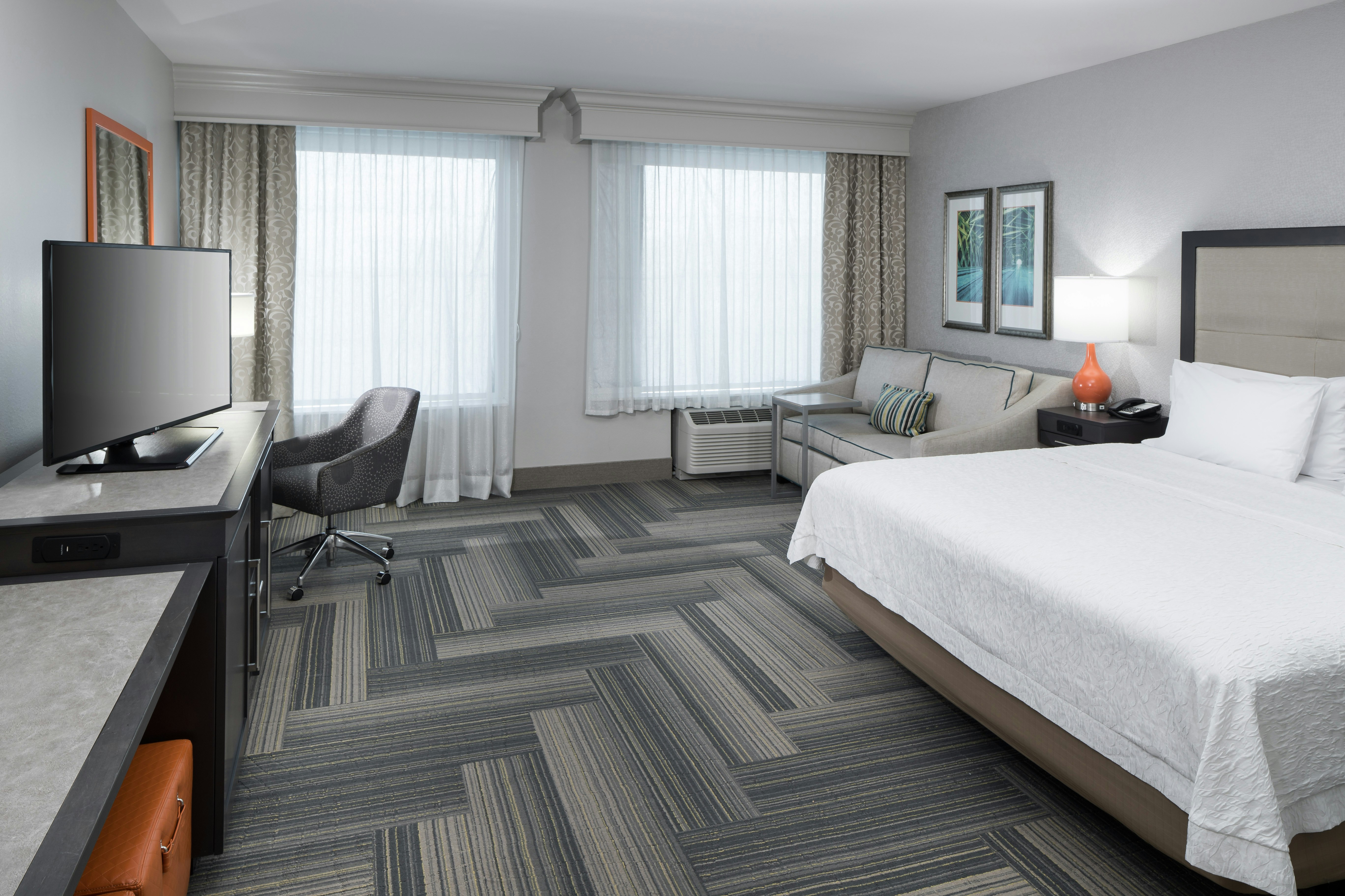 ROOM, KING BED, SOFA, ACCESSIBLE