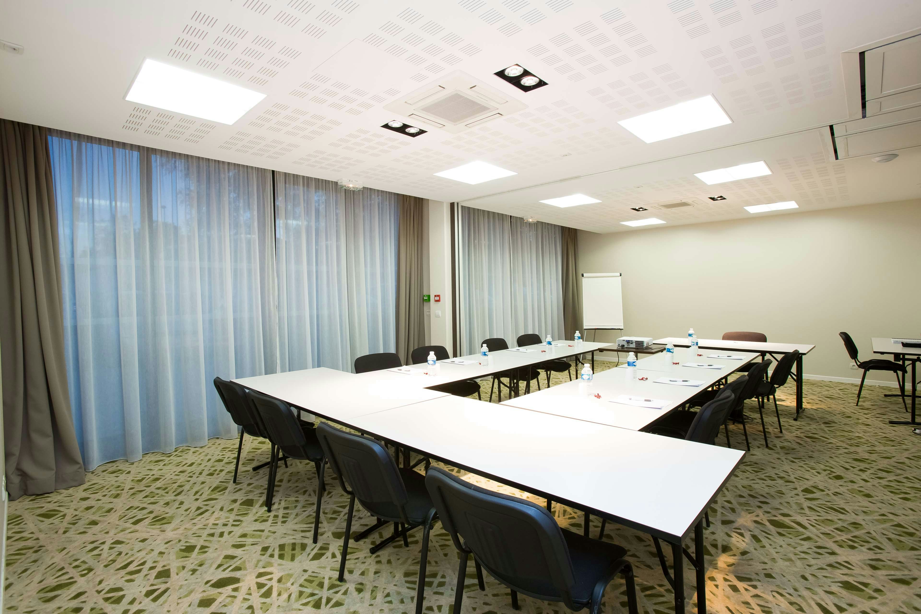 All Suites Appart Hotel Pau 8/13