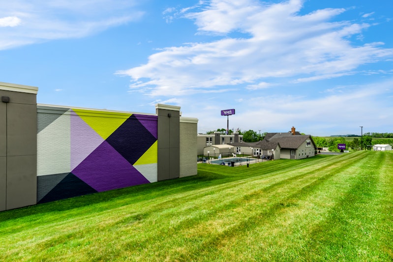 Spark by Hilton Wytheville Holston Rd I 81 18/21