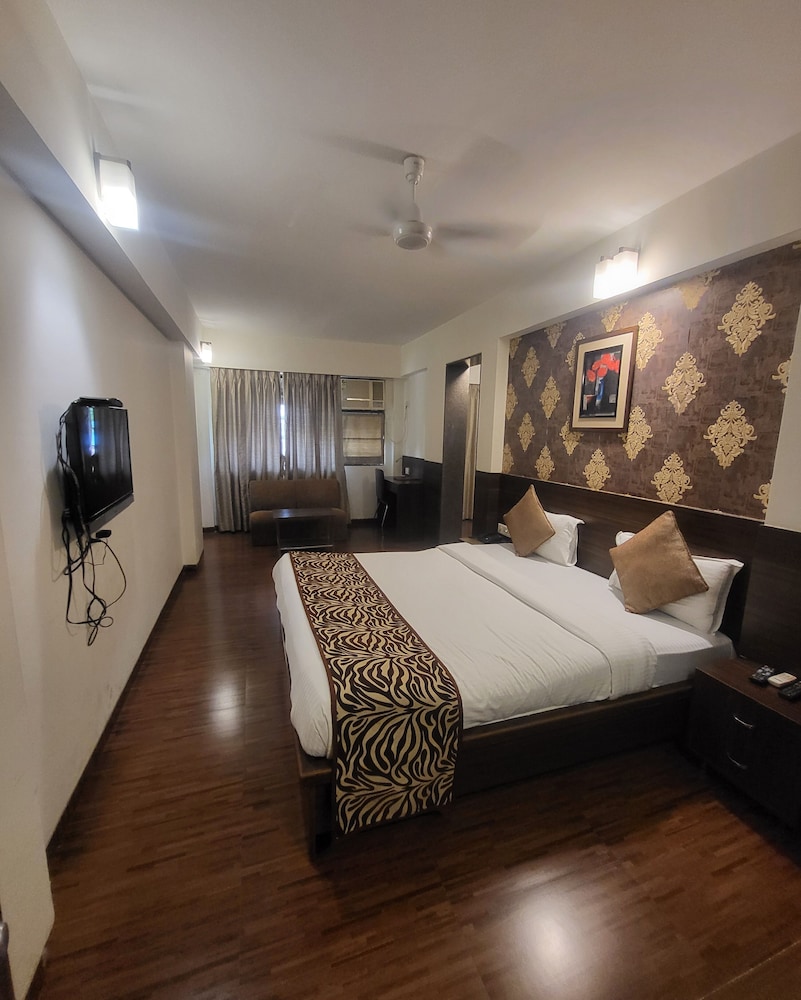 HOTEL MAHARANA INN 17/50