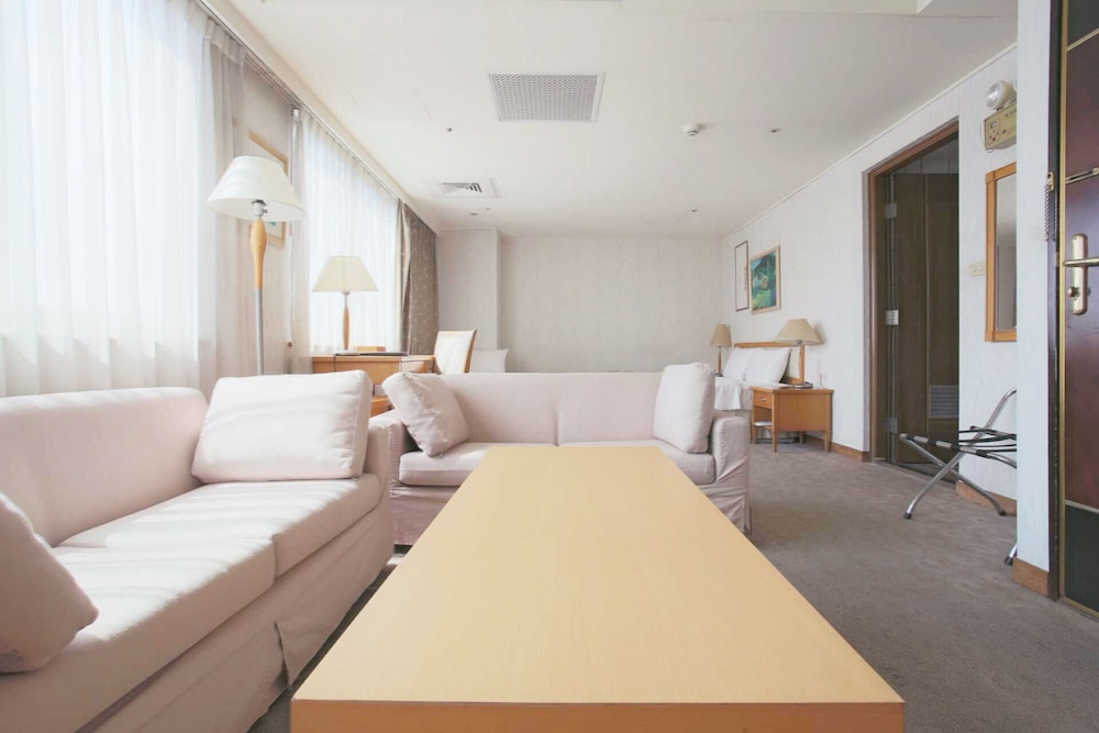 The Koos Hotel 25/49