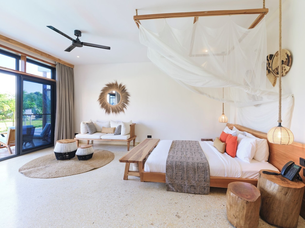 Swim Up, Junior Suite, King Bed
