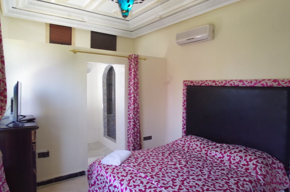 DELUXE, DOUBLE BED