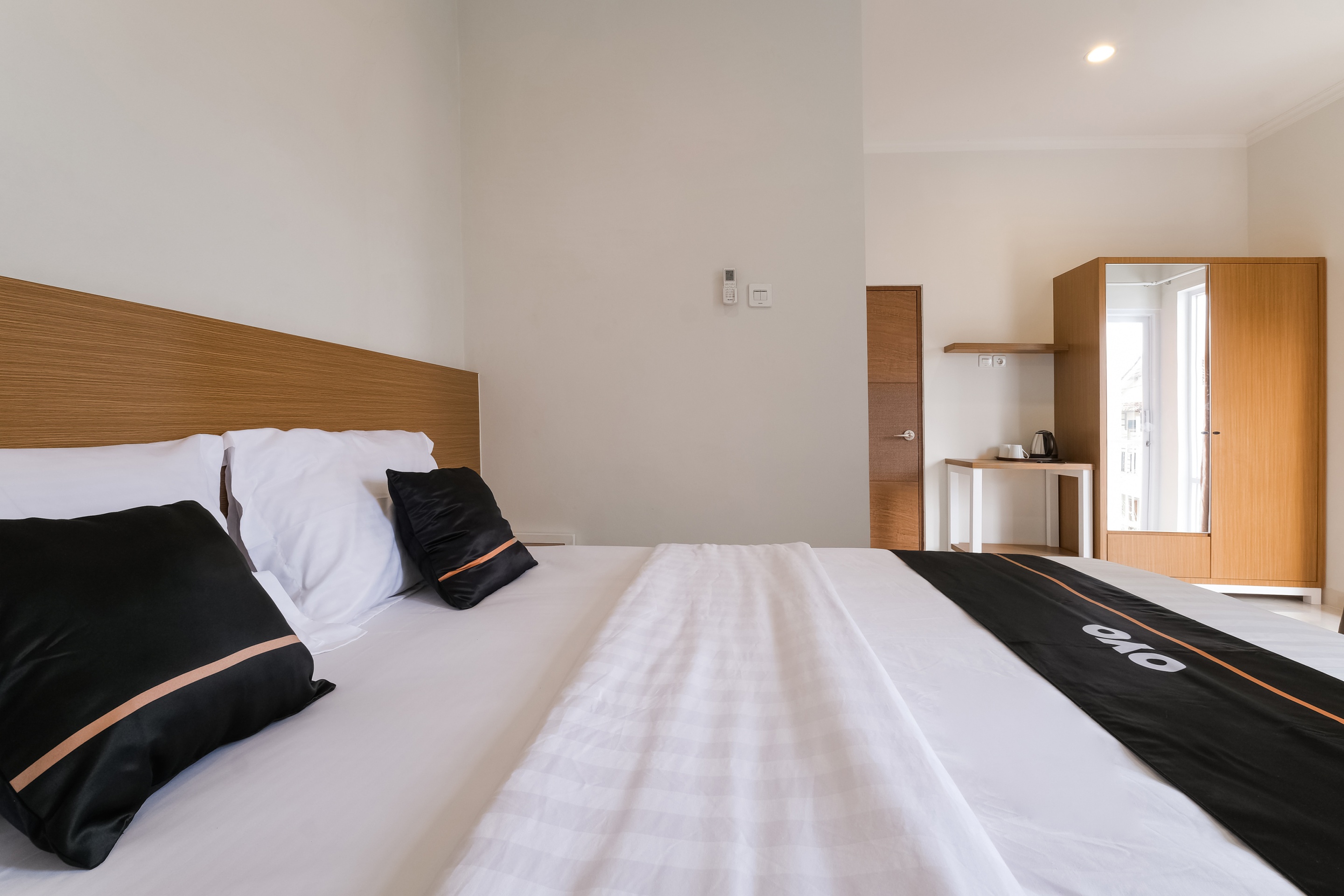 Collection O near Ambarrukmo Plaza Mall formerly Damar Kusumo Guest House 6/23