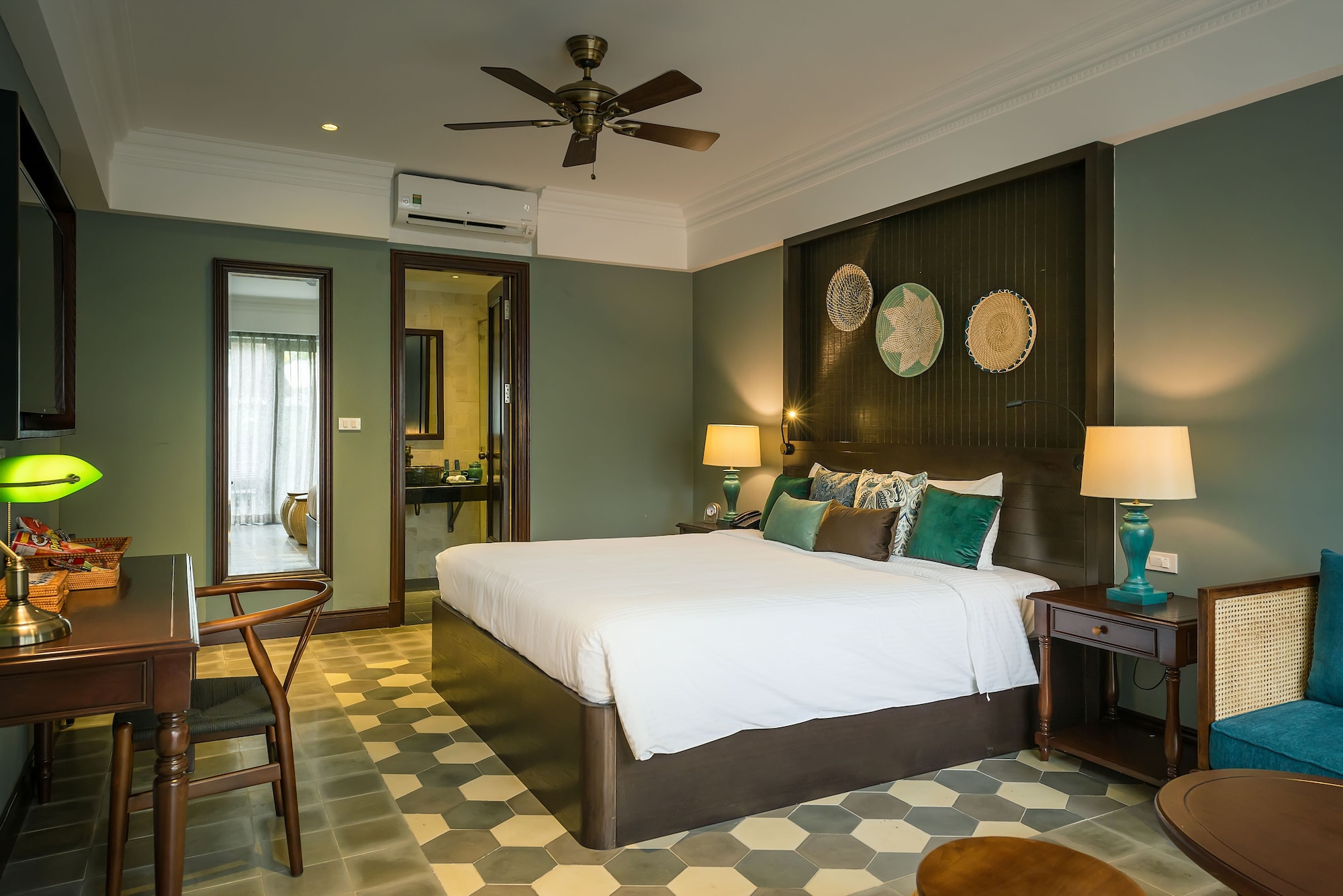SUITE, BALCONY