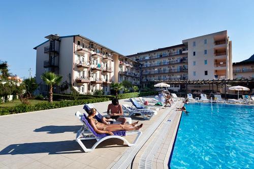 Larissa Garden Hotel 36/39