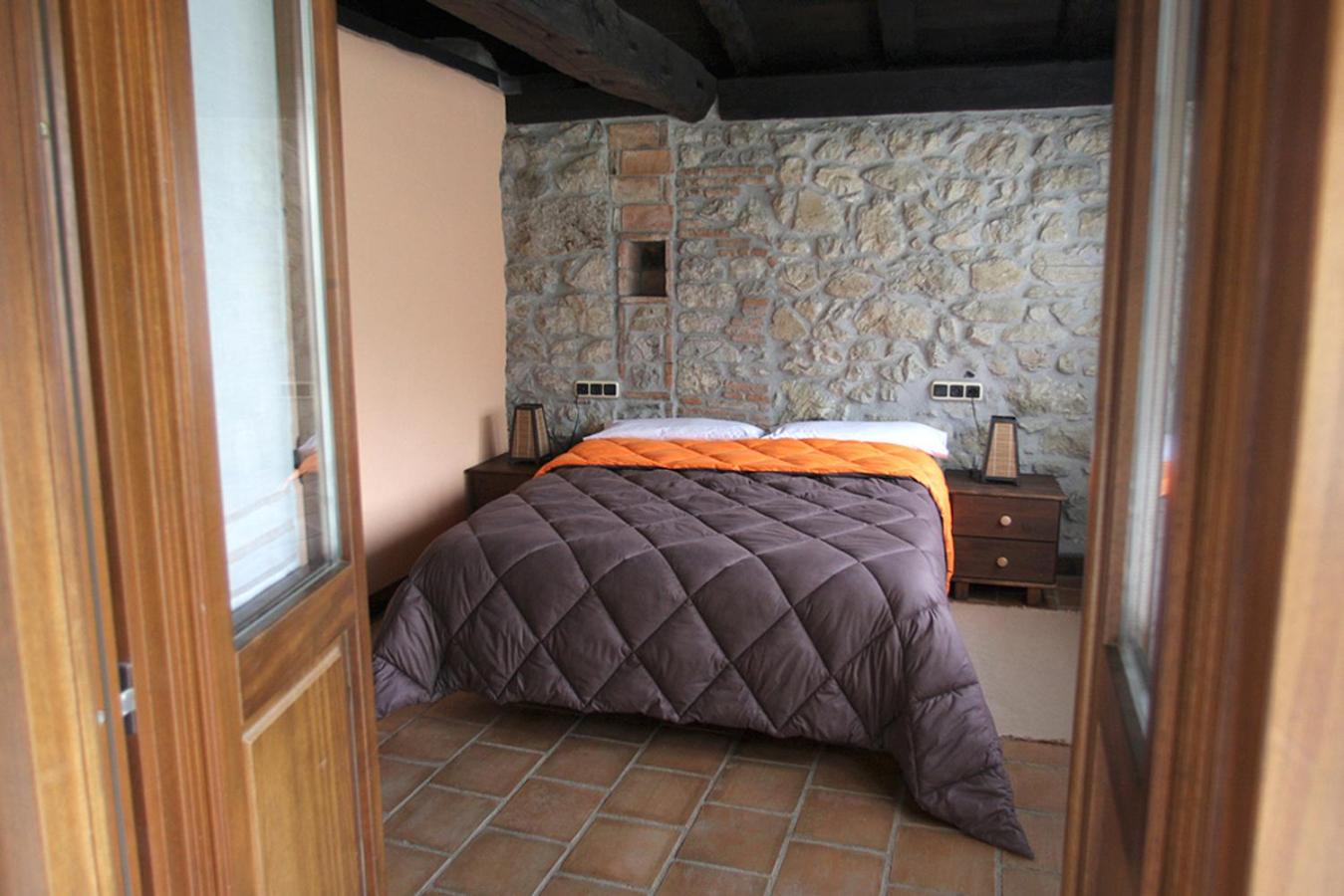 غرفة بسرير مزدوج بشرفة، Hotel Rural Llerau 2/6