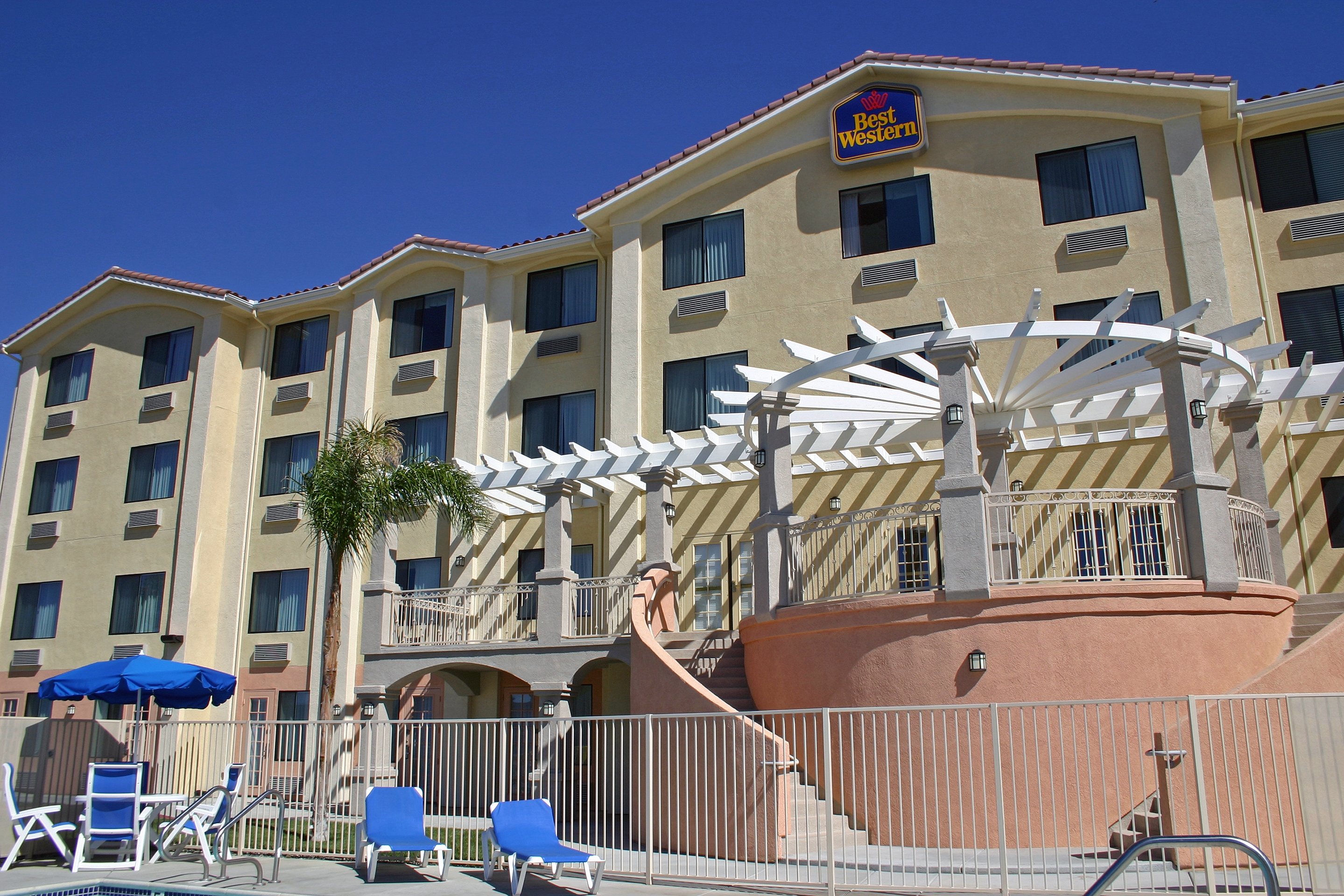 Best Western Plus Lake Elsinore Inn & Suites 48/53