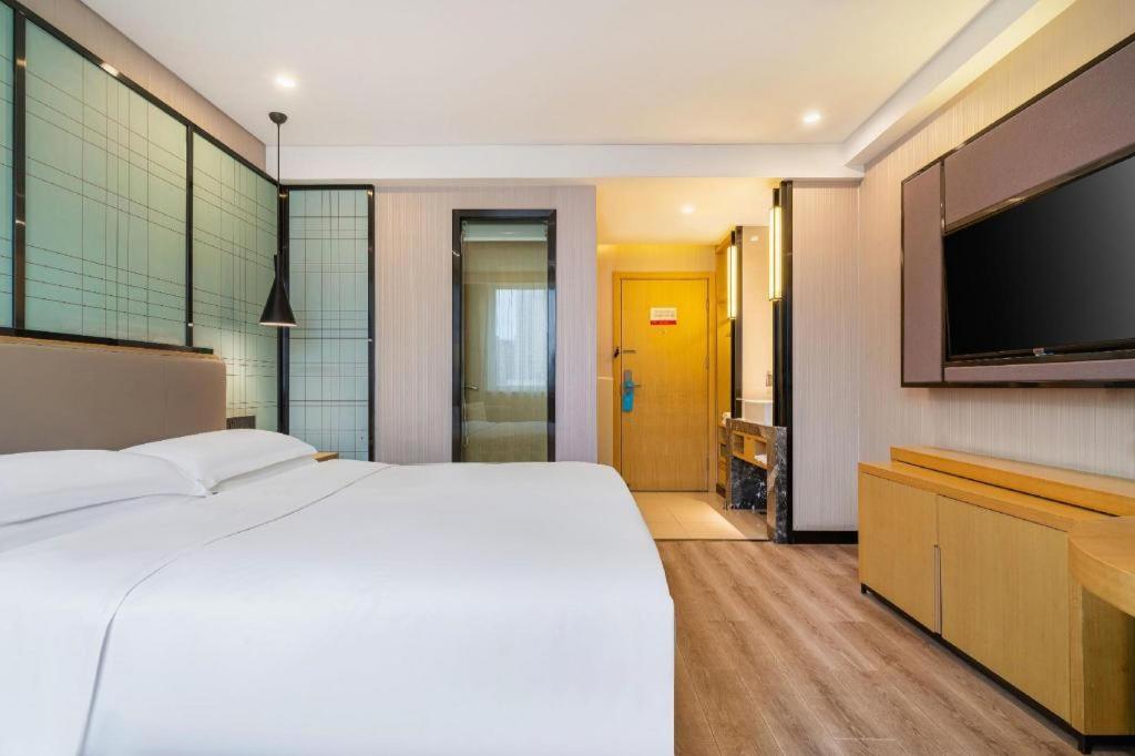 Echarm Hotel Yingshang Wuzhou Wanhui Square 12/50