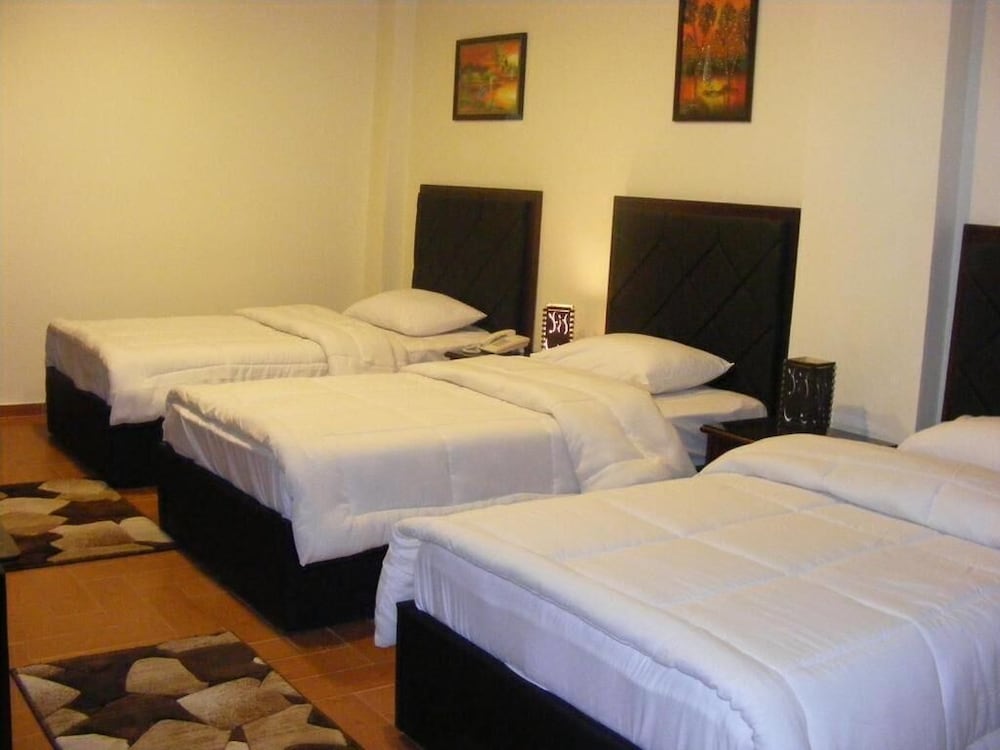Oasis Hotel 7/50