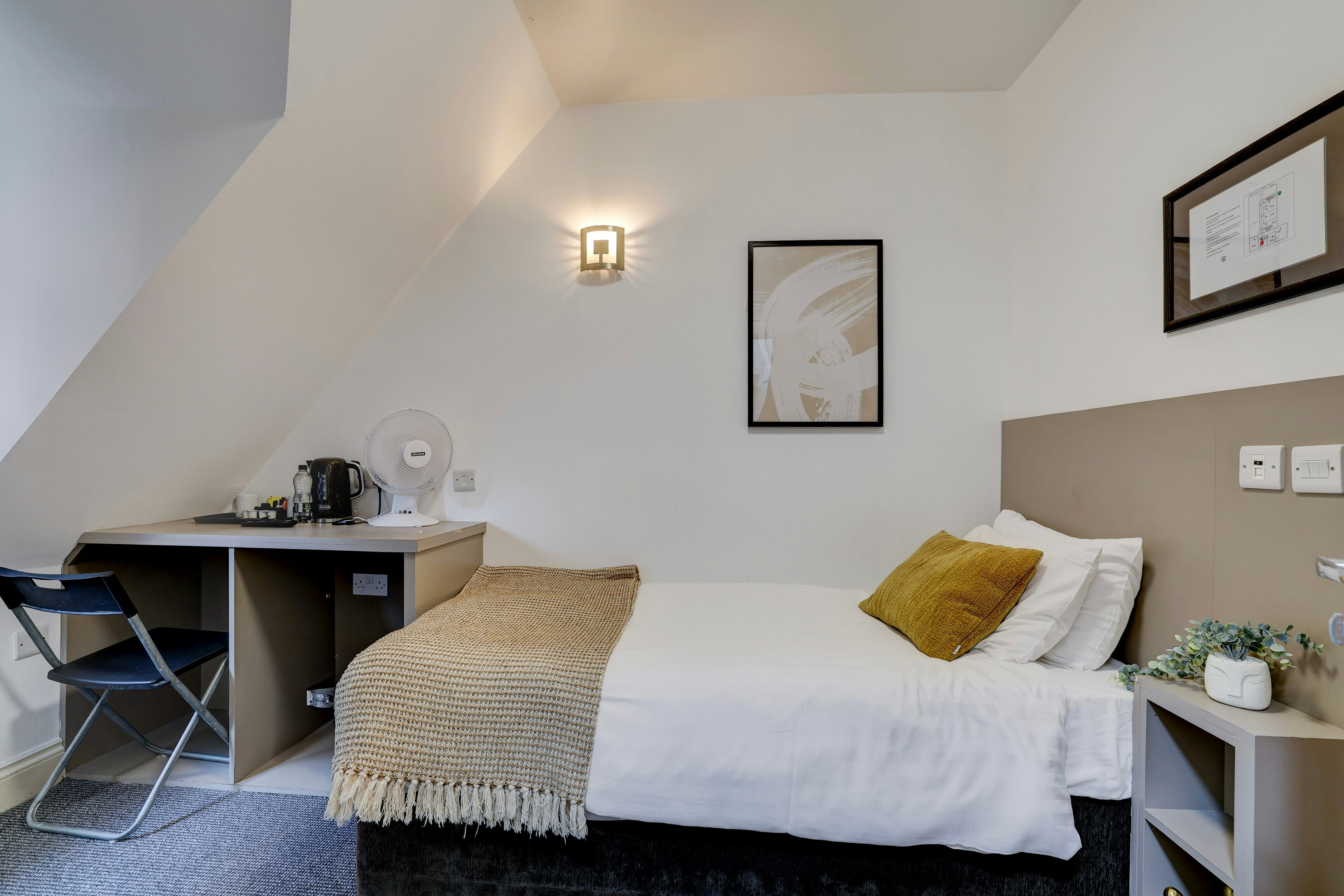 Belvilla Ilford Station Hotel, 4 min from Elizabeth line 34/46