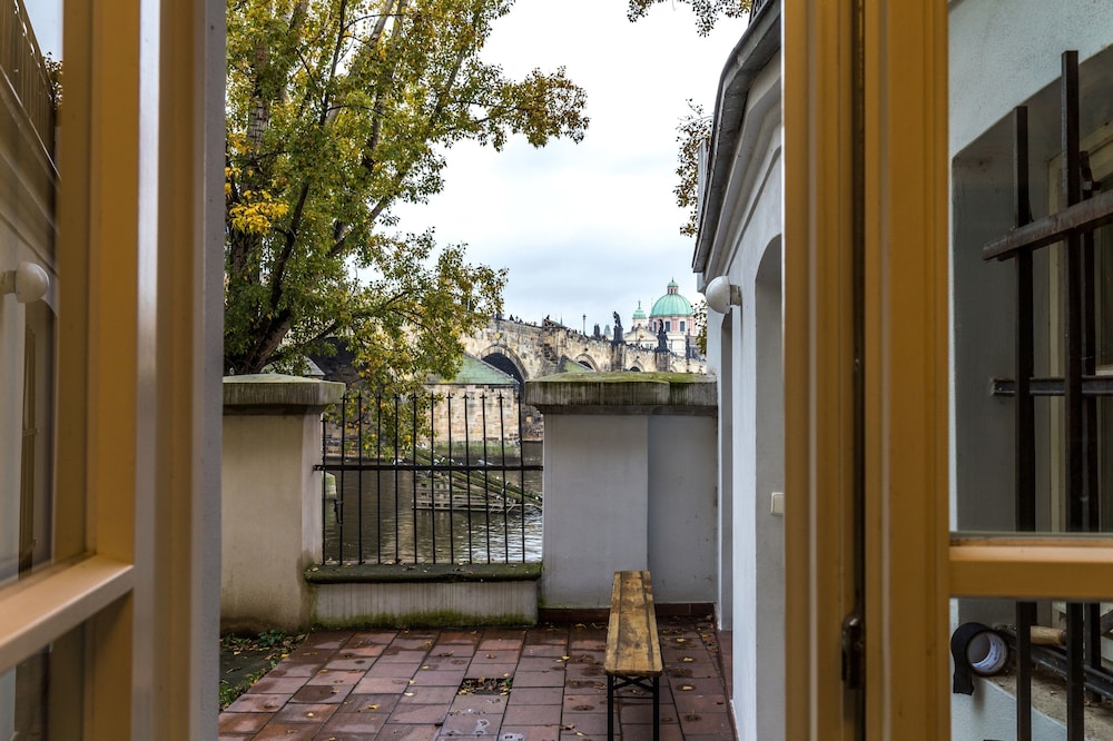 Charles Bridge Hostel & Apartments 89/98