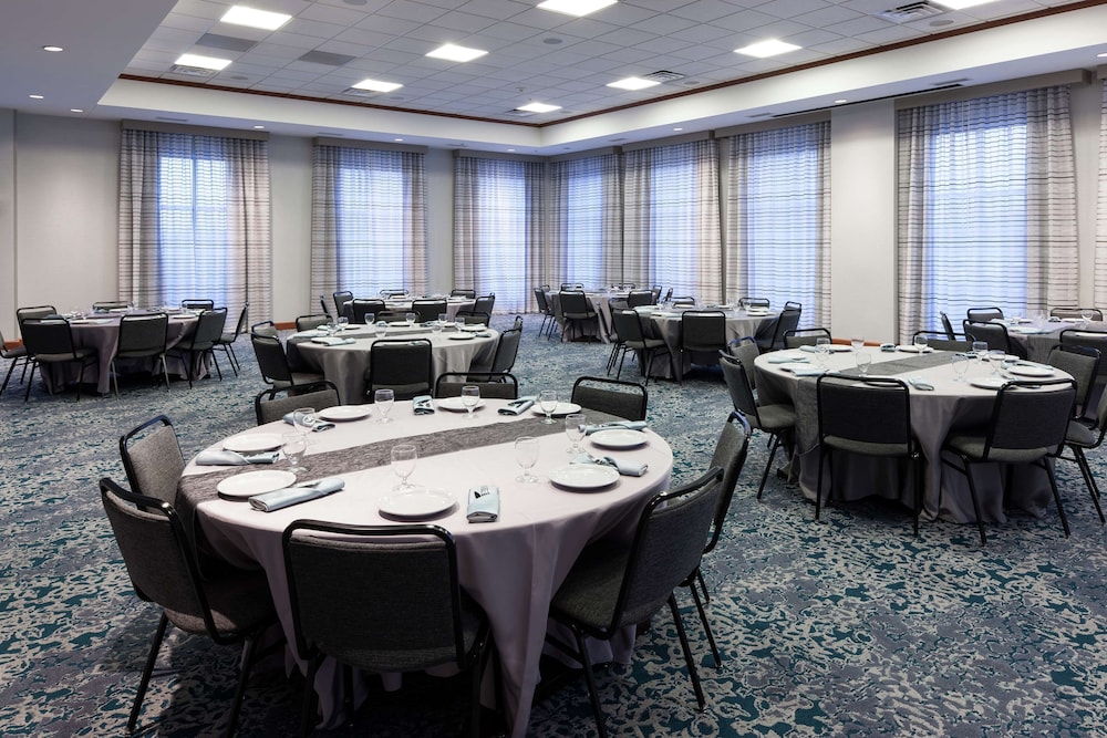 Hilton Garden Inn Lake Forest Mettawa 43/46